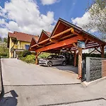 Lena At Aqualuna Apartma *