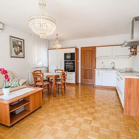 Lena At Aqualuna * بوتْشيترتيك