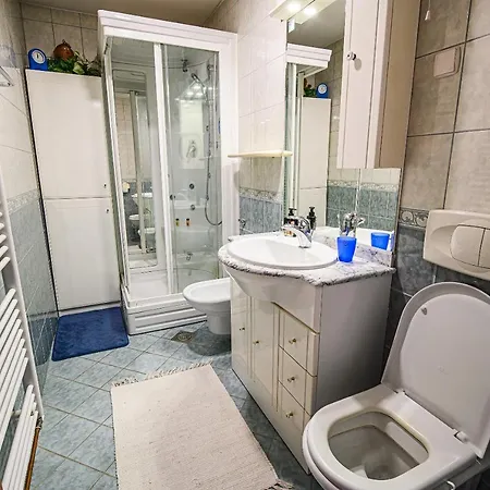 Lena At Aqualuna * بوتْشيترتيك