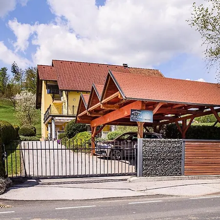 Lena At Aqualuna شقة *