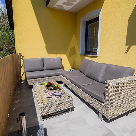 Lena At Aqualuna Apartma *