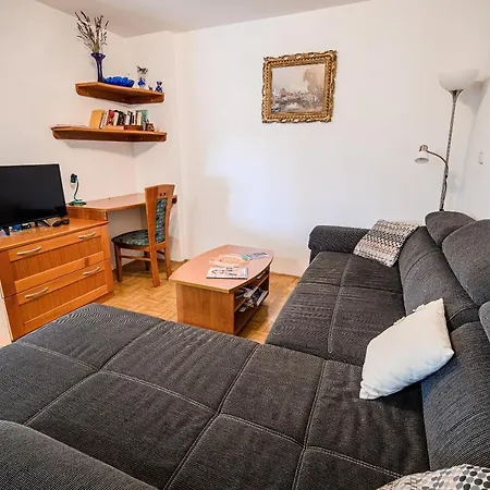 Lena At Aqualuna Apartman Podčetrtek