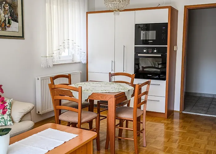 Lena At Aqualuna Appartement